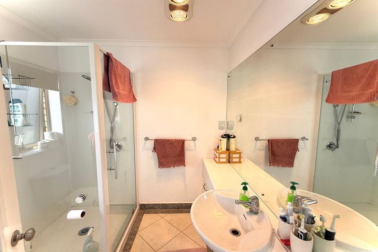 Photo of property in 40 Thornbury Crescent, East Tamaki Heights, Auckland, 2016