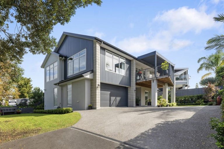 Photo of property in 341 Devonport Road, Tauranga, 3110