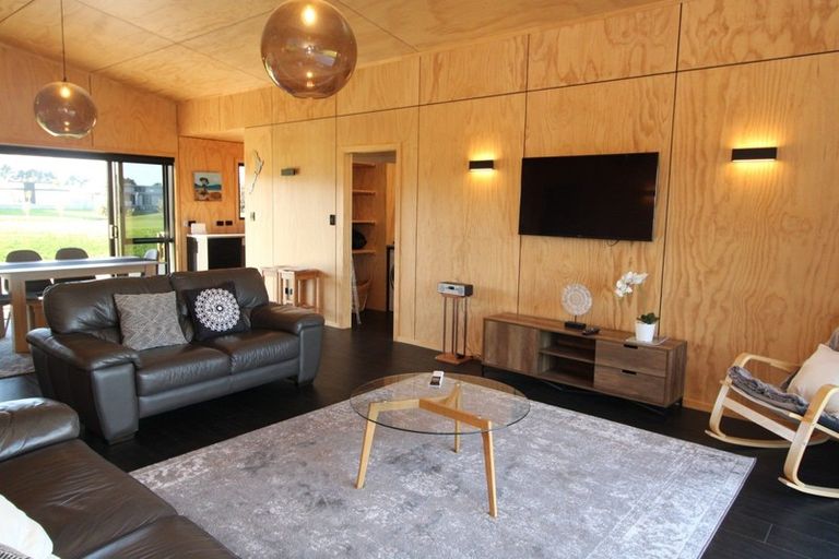 Photo of property in 129 Ngaio Drive, Matarangi, Whitianga, 3592