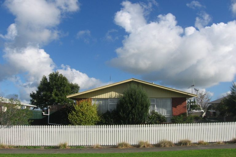 Photo of property in 6 Hobbs Place, Westbrook, Palmerston North, 4412