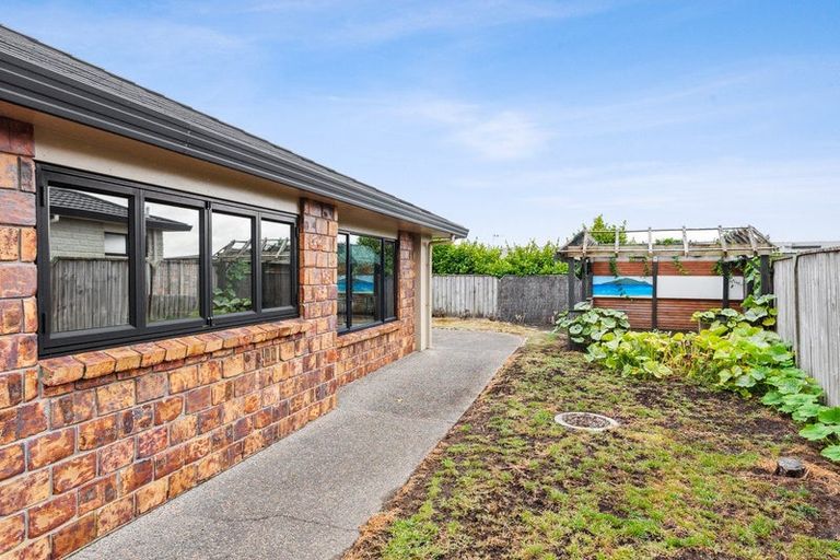 Photo of property in 26 Quadrant Heights, Paraparaumu, 5032