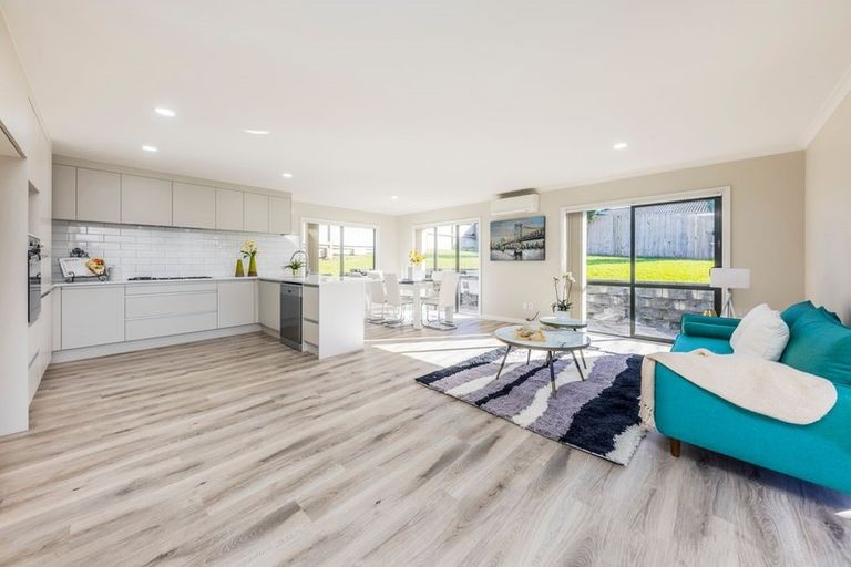 Photo of property in 21 Parkhaven Drive, Rosehill, Papakura, 2113