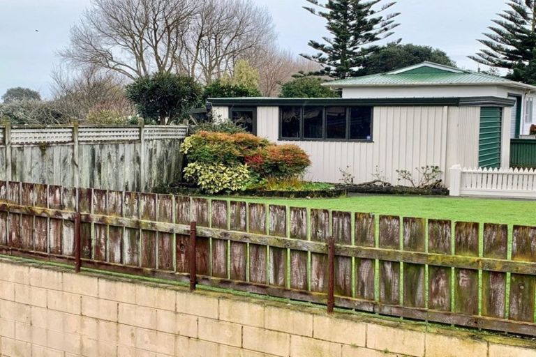 Photo of property in 12 Sarten Street, Waitara, 4320