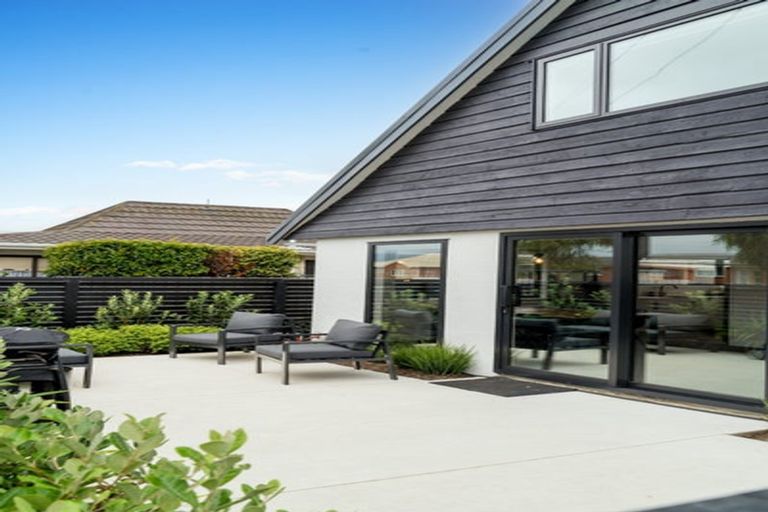 Photo of property in 165 Macandrew Road, South Dunedin, Dunedin, 9012