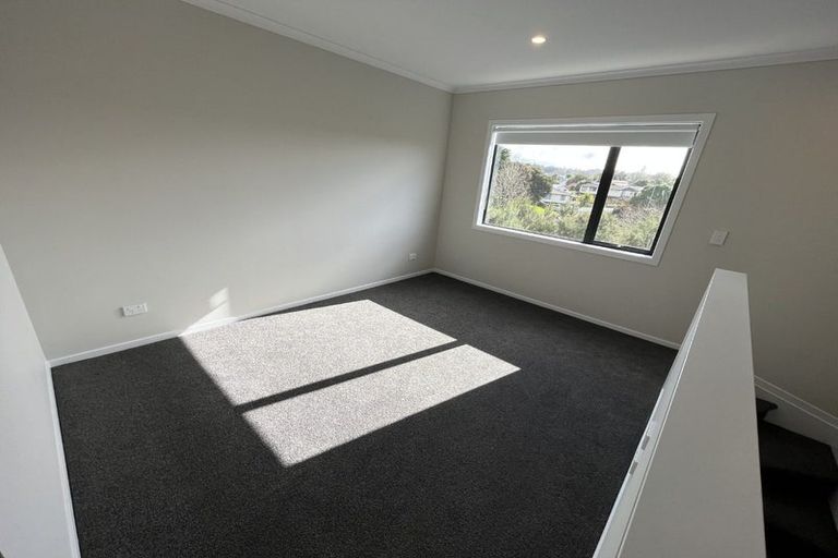 Photo of property in 2/125b Metcalfe Road, Ranui, Auckland, 0612