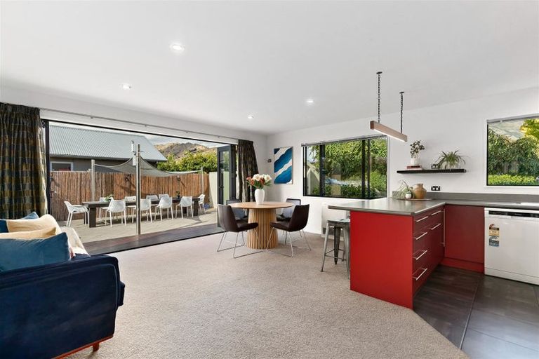 Photo of property in 1 Coburn Place, Lake Hayes, Queenstown, 9304