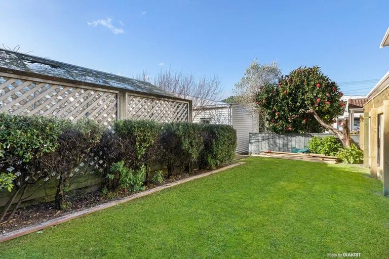 Photo of property in 354 The Parade, Island Bay, Wellington, 6023
