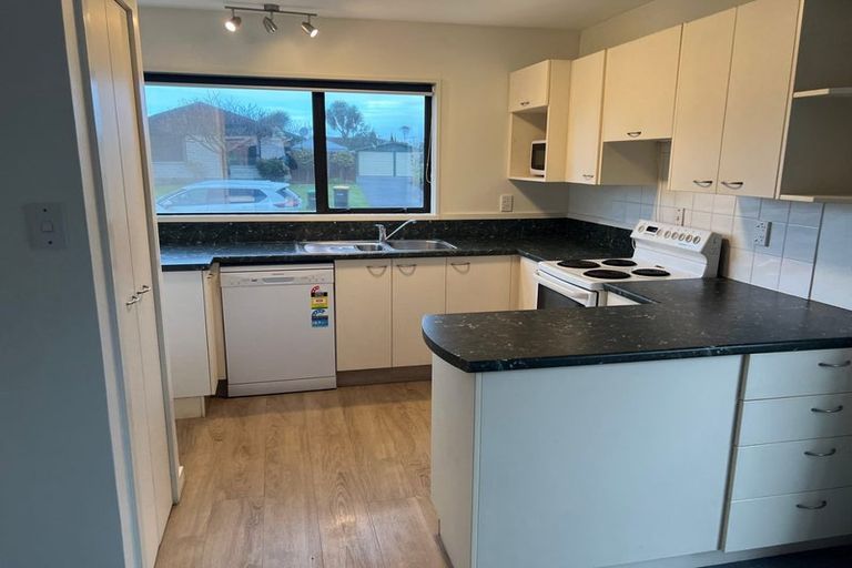 Photo of property in 2/2 Wakelin Place, Redwood, Christchurch, 8051