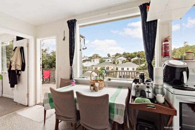 Photo of property in 7 Murray Street, Island Bay, Wellington, 6023