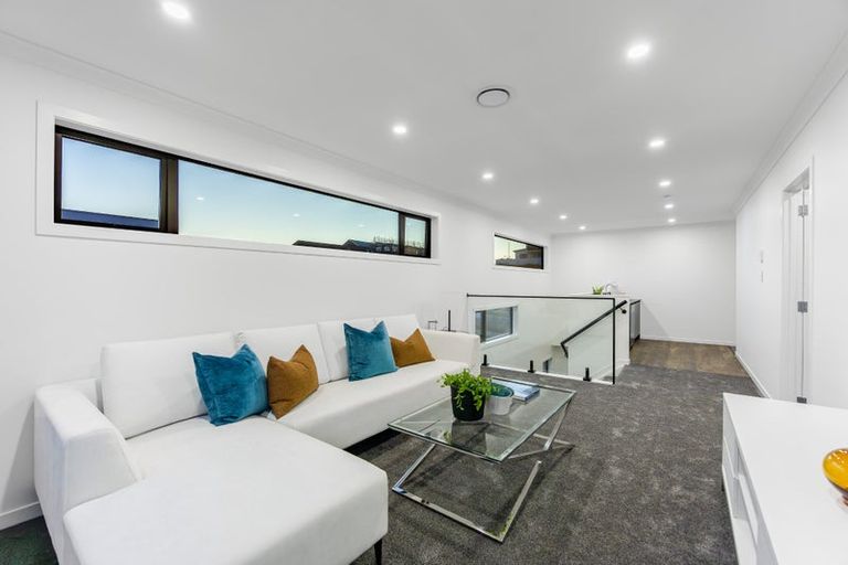 Photo of property in 52 Kumukumu Road, Long Bay, Auckland, 0630