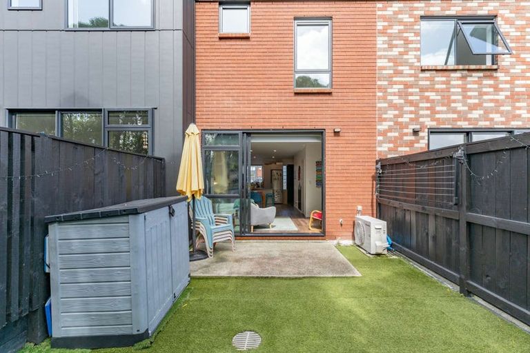 Photo of property in 28 Kotuitui Street, Manukau, Auckland, 2104