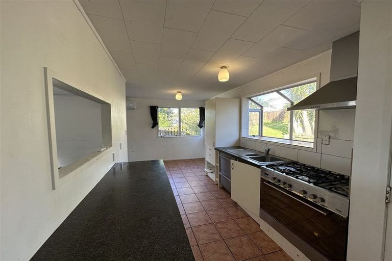Photo of property in 10 Glenfinn Place, Massey, Auckland, 0614