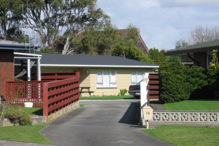 Photo of property in 16 Mudgway Place, Awapuni, Palmerston North, 4412