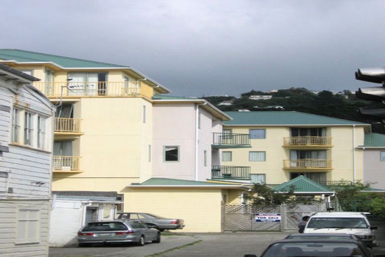 Photo of property in Palm Grove Apartments, 456a Adelaide Road, Berhampore, Wellington, 6023