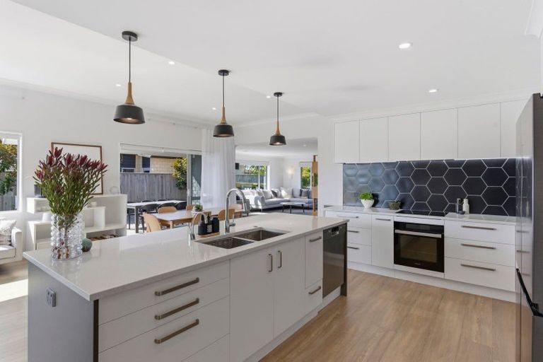 Photo of property in 11 Taranui Way, Paraparaumu Beach, Paraparaumu, 5032