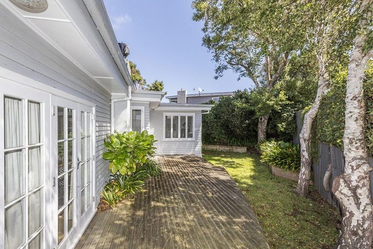 Photo of property in 31 Kiriwai Road, Paremata, Porirua, 5024