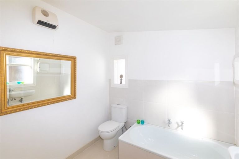 Photo of property in 27 Voelas Road, Lyttelton, 8082