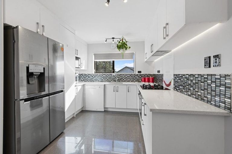 Photo of property in 2/8 Leven Lane, Totara Heights, Auckland, 2105