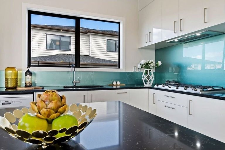 Photo of property in 7 Eric Gifford Drive, Ranui, Auckland, 0612