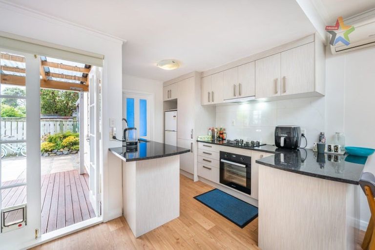 Photo of property in 18 Kauri Street, Eastbourne, Lower Hutt, 5013