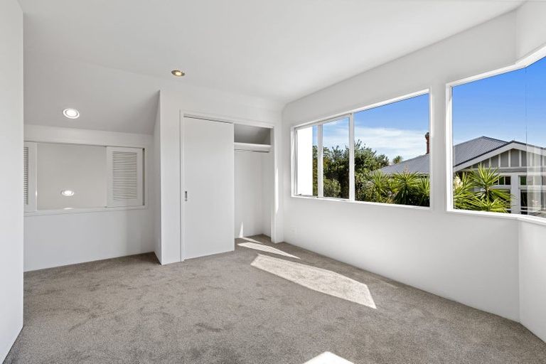 Photo of property in 2/20 Norwood Road, Bayswater, Auckland, 0622