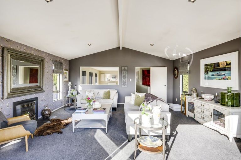 Photo of property in 11 Woodford Heights, Havelock North, 4130