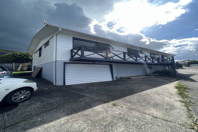 Photo of property in 36 Albatross Road, Red Beach, 0932