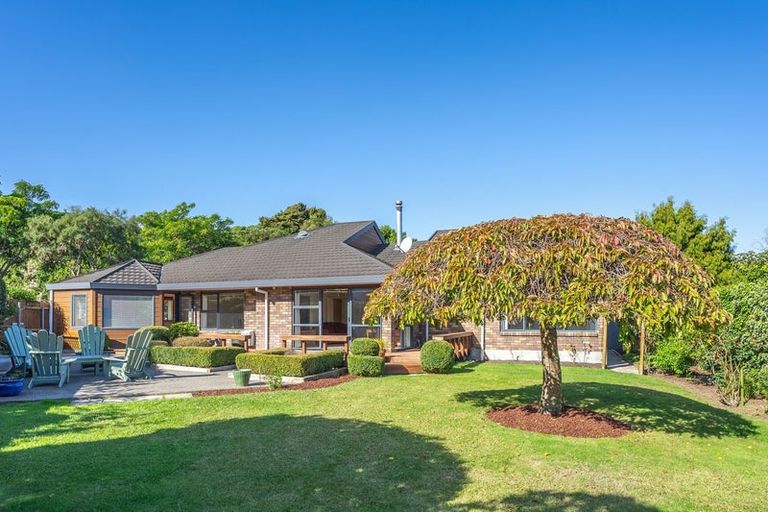 Photo of property in 2 Rosebank Grove, Waikanae, 5036