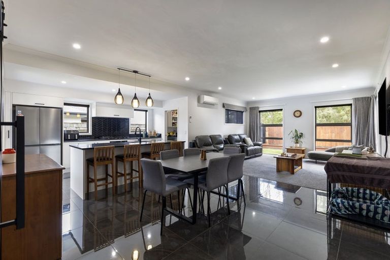 Photo of property in 12 Ivy Lane, Kelvin Grove, Palmerston North, 4414