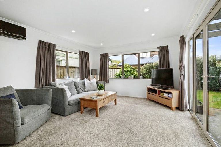 Photo of property in 12 Cambridge Street, Tawa, Wellington, 5028