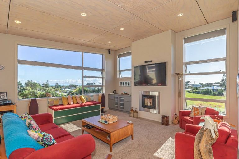 Photo of property in 31-33 Taonui Street, Waitarere Beach, Levin, 5510