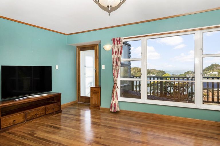 Photo of property in 54 Salford Street, Newlands, Wellington, 6037