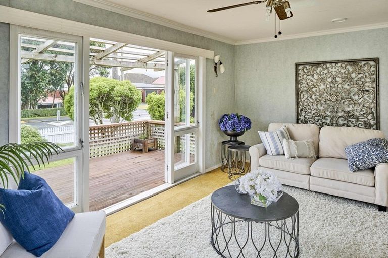 Photo of property in 112 Oriel Avenue, Tawa, Wellington, 5028