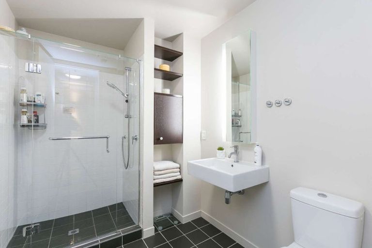 Photo of property in Montreaux Apartments, 5f/164 The Terrace, Wellington Central, Wellington, 6011