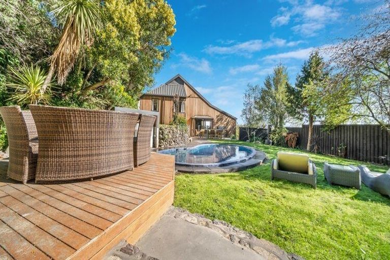 Photo of property in 2 Cannon Hill Crescent, Mount Pleasant, Christchurch, 8081