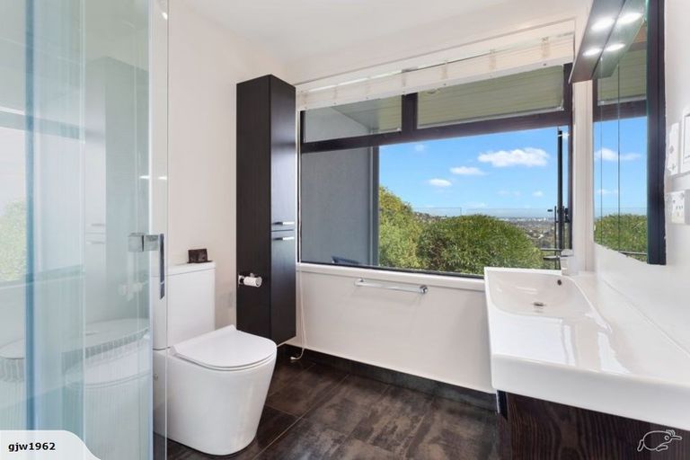 Photo of property in 9 Inverness Lane, Redcliffs, Christchurch, 8081