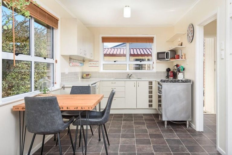 Photo of property in 18a Queen Road, Bellevue, Tauranga, 3110