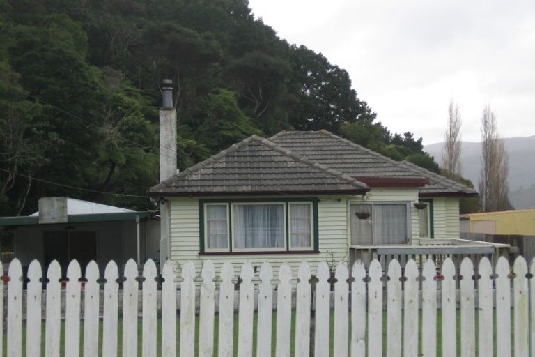 Photo of property in 24 Korau Grove, Stokes Valley, Lower Hutt, 5019