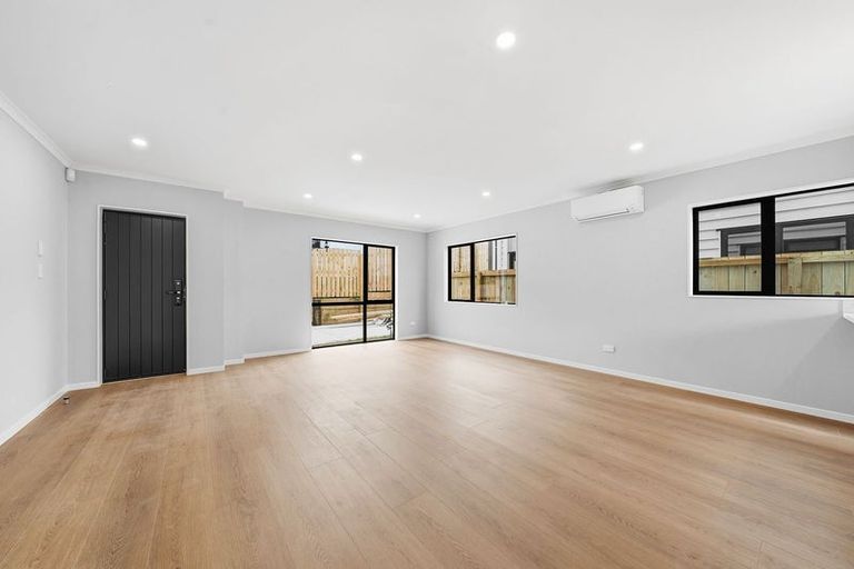 Photo of property in 9 Eastglen Road, Glen Eden, Auckland, 0602