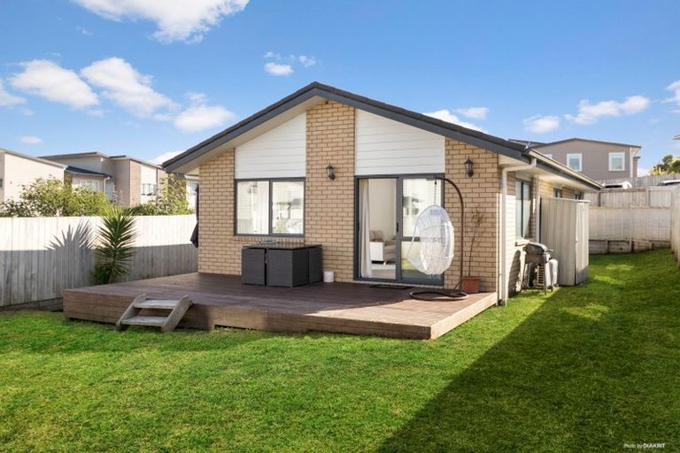 Photo of property in 35a Awaroa Road, Sunnyvale, Auckland, 0612