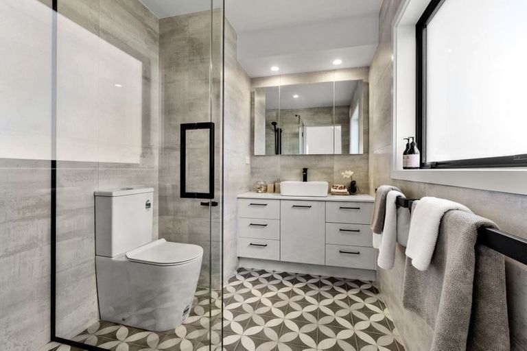 Photo of property in 4/20 Tui Glen Road, Birkenhead, Auckland, 0626