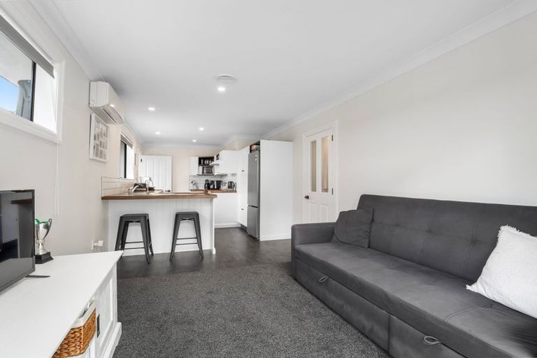 Photo of property in 9 Guernsey Place, Fitzherbert, Palmerston North, 4410