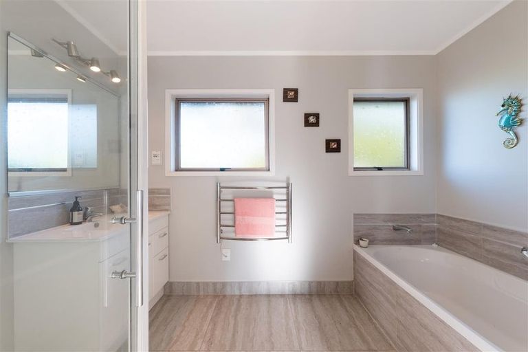 Photo of property in 8 Tynan Street, Te Puke, 3119