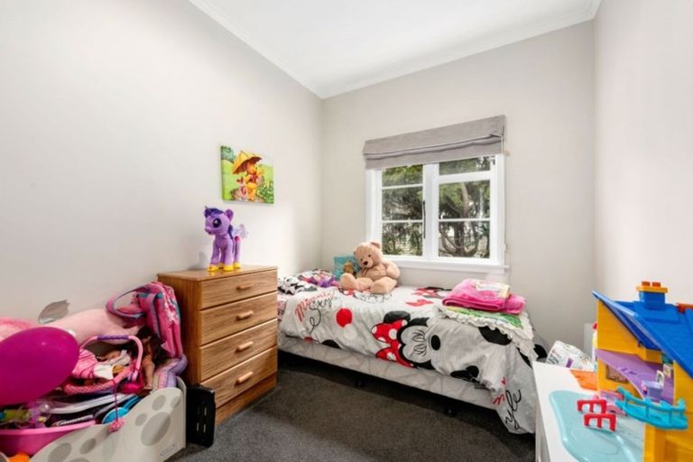 Photo of property in 4 Kopara Grove, Stokes Valley, Lower Hutt, 5019