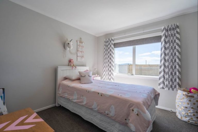 Photo of property in 4 Mahia Lane, Waikanae, 5036