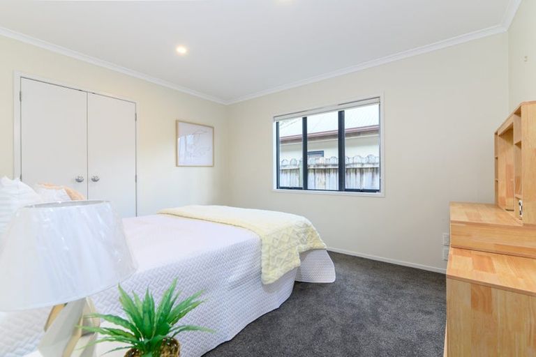 Photo of property in 88 Fields Parade, Oteha, Auckland, 0632