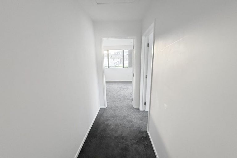 Photo of property in 127 Oreil Avenue, West Harbour, Auckland, 0618