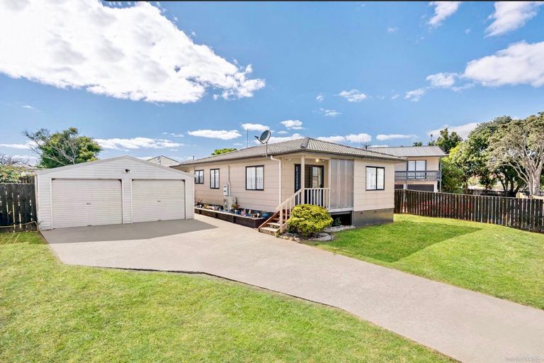 Photo of property in 18 Dungarvon Place, Clendon Park, Auckland, 2103