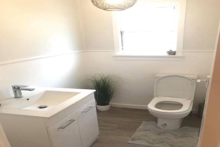 Photo of property in 136 Frankley Road, Frankleigh Park, New Plymouth, 4310