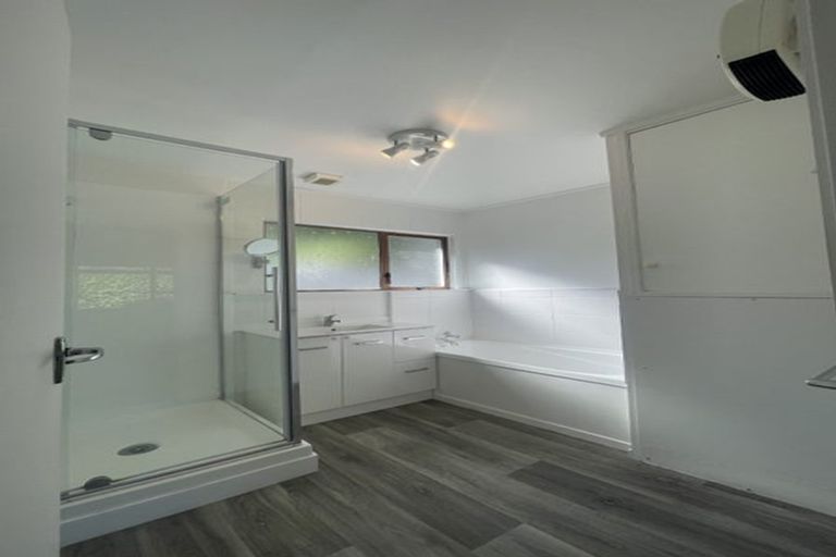 Photo of property in 2/43 Seaton Road, Murrays Bay, Auckland, 0630